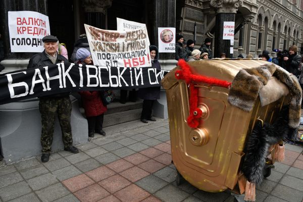 Митинг с требованием отставки главы Нацбанка Украины проходит в Киеве Митинг с требованием отставки главы Нацбанка Украины проходит в Киеве