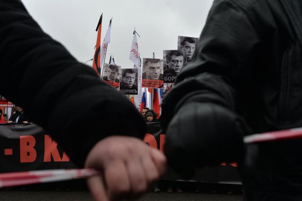 Траурный марш в память о политике Б.Немцове в Москве