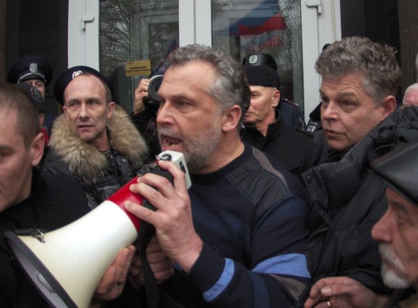 Митинг возле городской администрации Севастополя Митинг возле городской администрации Севастополя