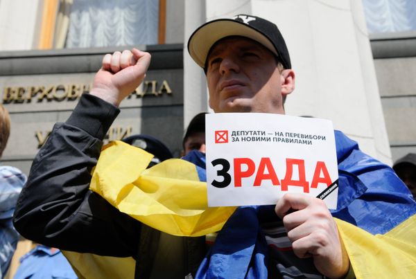 Пикет с требованием перевыборов парламента Украины Пикет с требованием перевыборов парламента Украины
