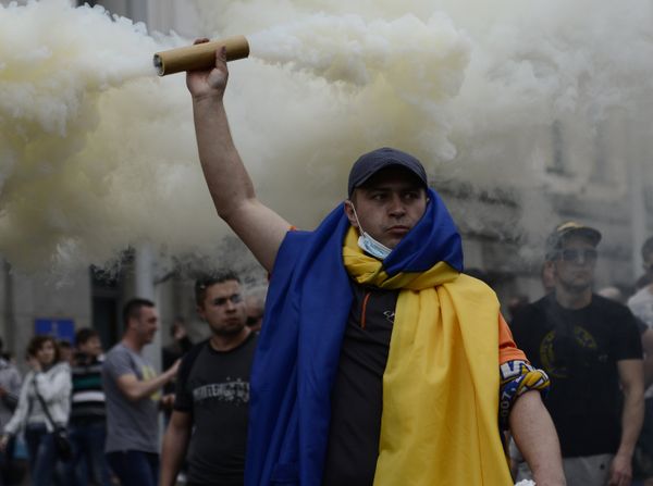 В Харькове футбольные фанаты напали на сторонников федерализации В Харькове футбольные фанаты напали на сторонников федерализации