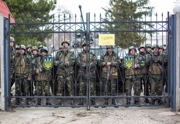 Ситуация у военной базы в селе Перевальное Ситуация у военной базы в селе Перевальное