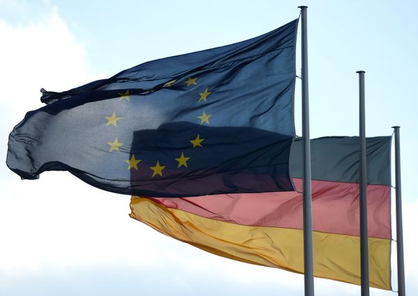 Флаги Евросоюза и Германии в Берлине Флаги Евросоюза и Германии в Берлине
