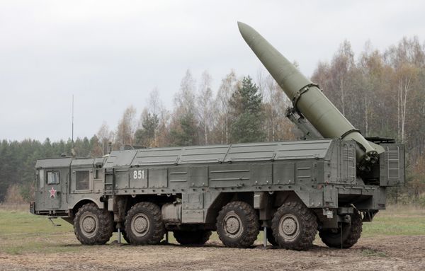 Учения по развертыванию ракетного комплекса Искандер