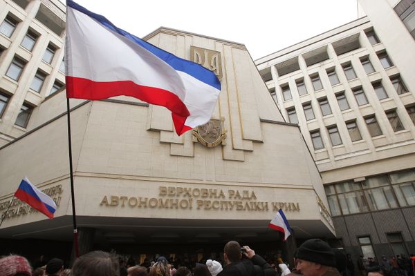 Митинг у здания Верховного совета Крыма