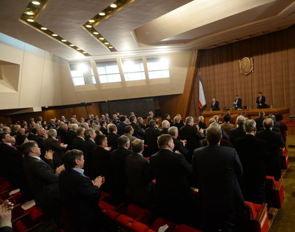 Депутаты парламента Крыма приняли решение о независимости автономии Депутаты парламента Крыма приняли решение о независимости автономии
