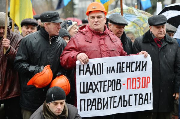 Акция протеста шахтеров у здания Верховной рады в Киеве