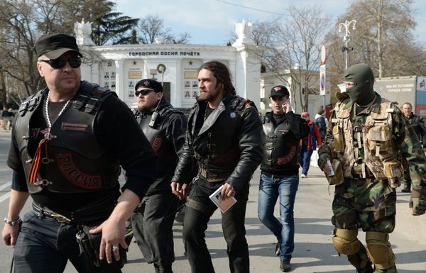 Встреча автоколонны с гуманитарной помощью от российских байкеров в Крыму Встреча автоколонны с гуманитарной помощью от российских байкеров в Крыму