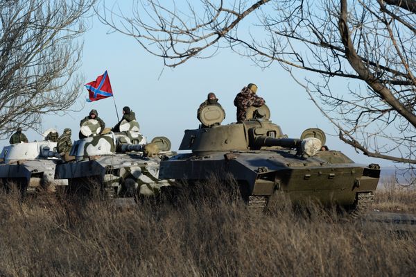Отвод колонны тяжелой военной техники ДНР из Донецкой области