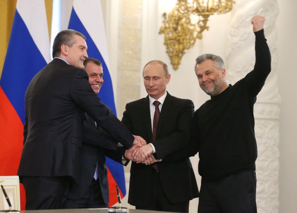 Подписание Договора между РФ и Республикой Крым о принятии в РФ Республики Крым и образовании в составе РФ новых субъектов.