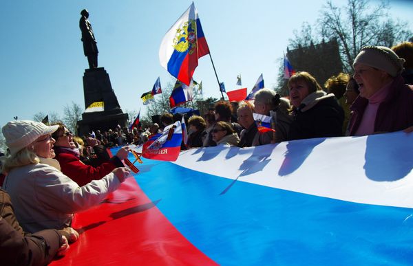 Акция Флаг России в каждый дом в Севастополе Акция Флаг России в каждый дом в Севастополе
