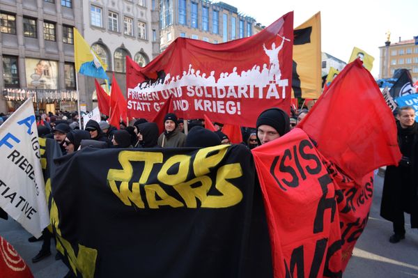 Акции протеста против НАТО в Мюнхене Акции протеста против НАТО в Мюнхене