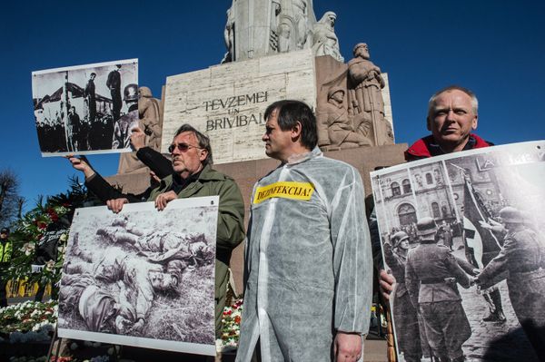 Акция протеста против мероприятий в память о латышском легионе Ваффен СС в Риге