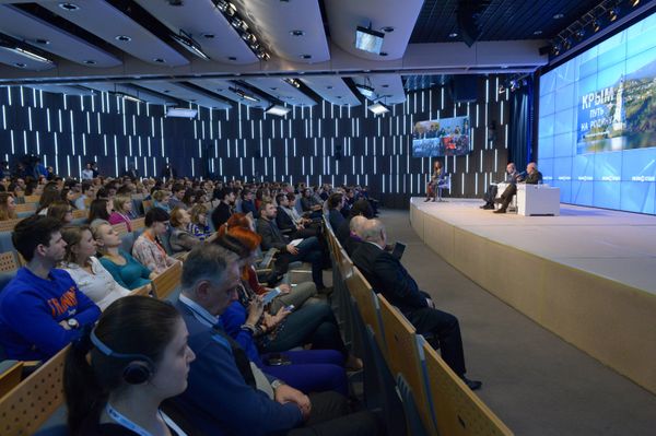Пресс-конференция, посвященная специальному показу фильма Крым. Путь на Родину Пресс-конференция, посвященная специальному показу фильма Крым. Путь на Родину