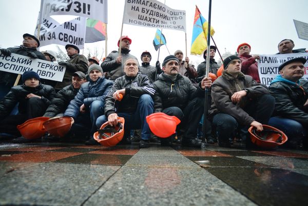 Акция протеста шахтеров у здания Верховной рады в Киеве