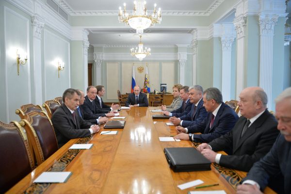 Президент РФ В.Путин провел совещание с постоянными членами Совета Безопасности РФ