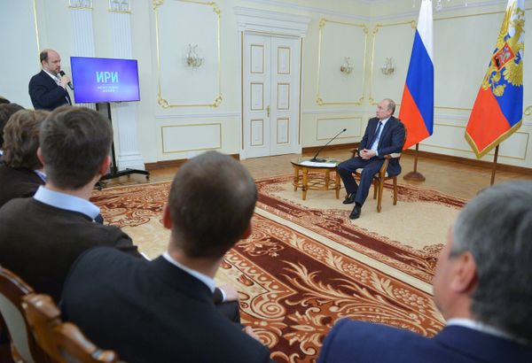 Президент РФ В.Путин встретился с интернет-предпринимателями и представителями ФРИИ