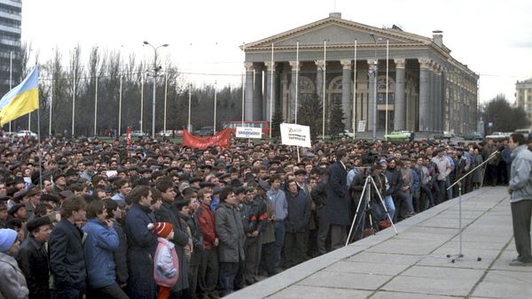 Митинг в Донецке на площади Ленина Митинг в Донецке на площади Ленина