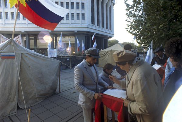 Сбор подписей с требованием проведения референдума о независимости Крыма Сбор подписей с требованием проведения референдума о независимости Крыма