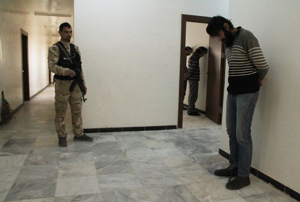 Боевики ИГИЛ в плену у сирийских спецслужб Боевики ИГИЛ в плену у сирийских спецслужб