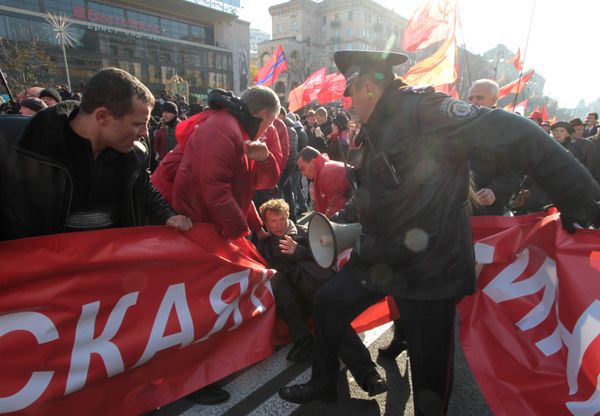 Акция коммунистов в годовщину Октябрьской революции в Киеве Акция коммунистов в годовщину Октябрьской революции в Киеве