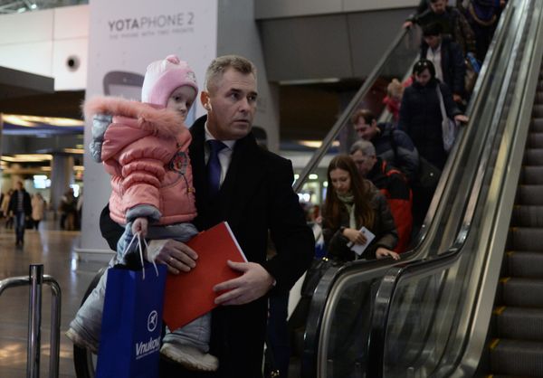 Прилет тяжелобольных детей из Донбасса на лечение в Москву