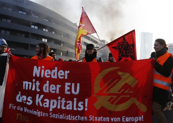 Акция против открытия во Франкфурте-на-Майне нового офиса ЕЦБ Акция против открытия во Франкфурте-на-Майне нового офиса ЕЦБ