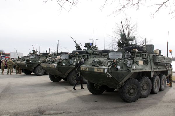 Показательный марш военнослужащих армии США Dragoon Ride в Латвии