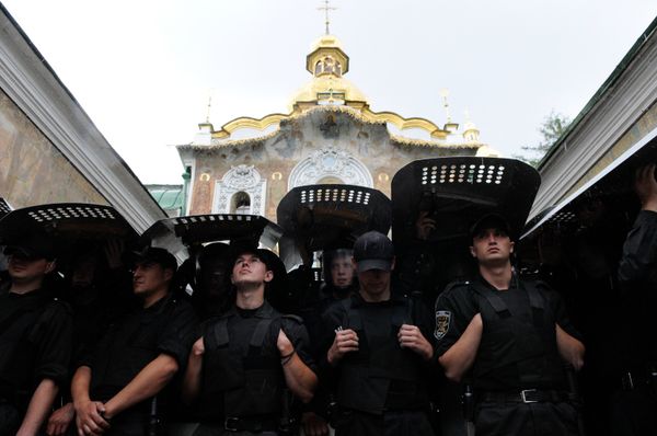 Неизвестные сорвали крестный ход против войны и интеграции Украины в Евросоюз