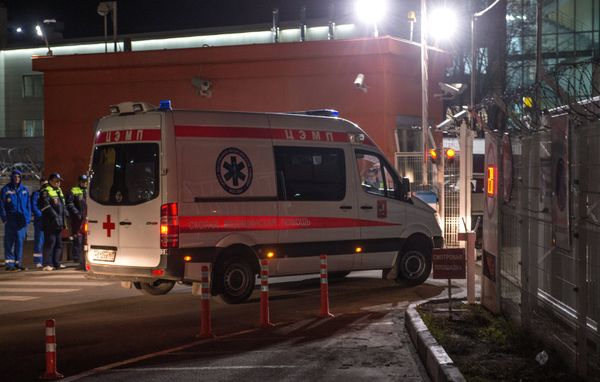 Самолет МЧС России доставил тяжелобольных детей из Донбасса на лечение в Москву