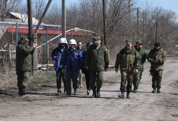 Представители ОБСЕ посетили поселок Спартак в Донецкой области