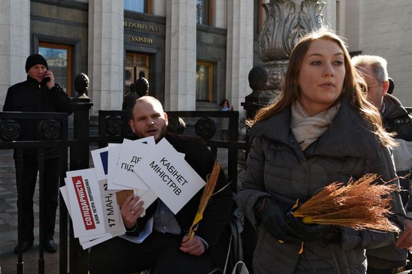 Акция Чистый четверг у здания Верховной Рады Украины