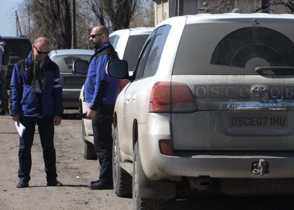 Представители ОБСЕ посетили поселок Спартак в Донецкой области