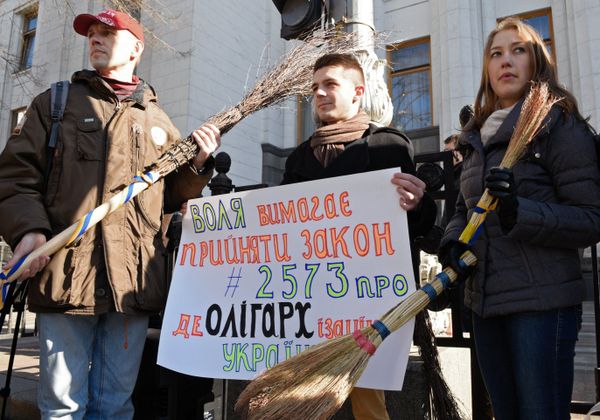 Акция Чистый четверг у здания Верховной Рады Украины