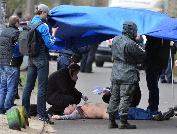 В Киеве застрелили журналиста-оппозиционера Олеся Бузину В Киеве застрелили журналиста-оппозиционера Олеся Бузину