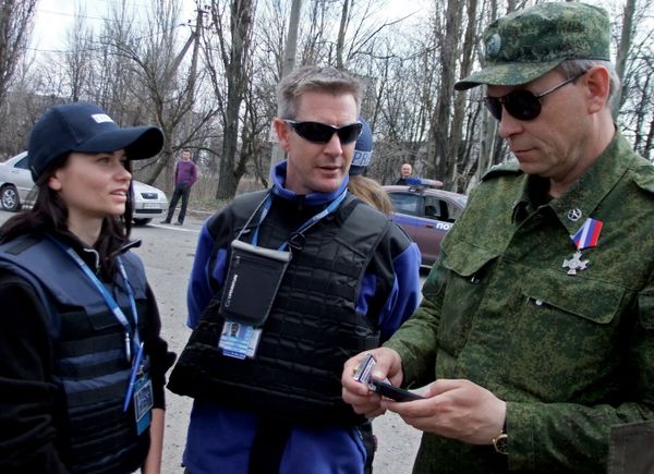 Представители ОБСЕ посетили район поселка Пески в Донецкой области