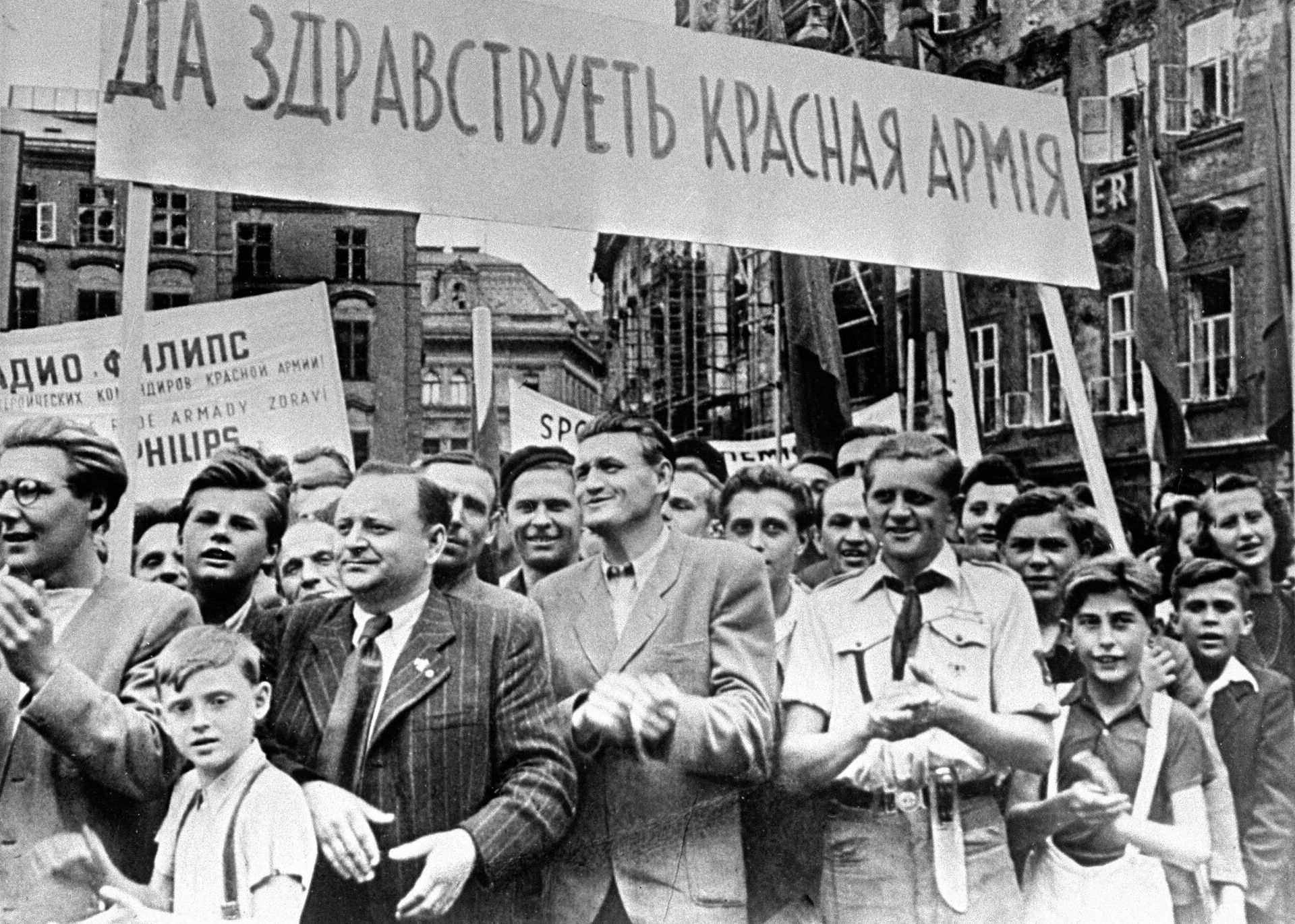 ПРАГА МИТИНГ ОФИЦЕРЫ - РИА Новости, 1920, 01.05.2023