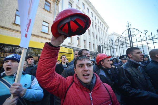 Акция протеста шахтеров у здания Верховной рады Украины