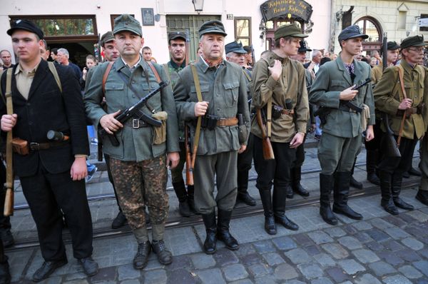 Марш сторонников УПА во Львове
