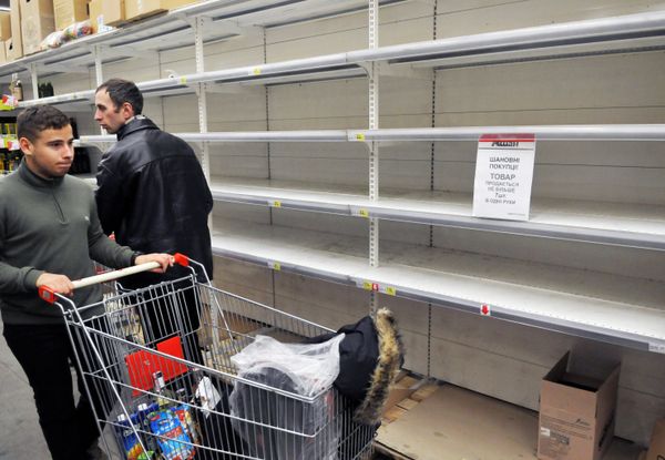 Ажиотаж в продуктовых магазинах Львова Ажиотаж в продуктовых магазинах Львова
