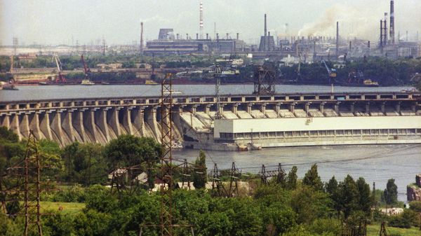 Вид на Днепрогэс-2 и завод Запорожсталь