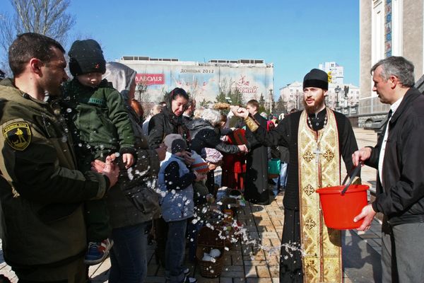 Празднование православной Пасхи в Донецке Празднование православной Пасхи в Донецке