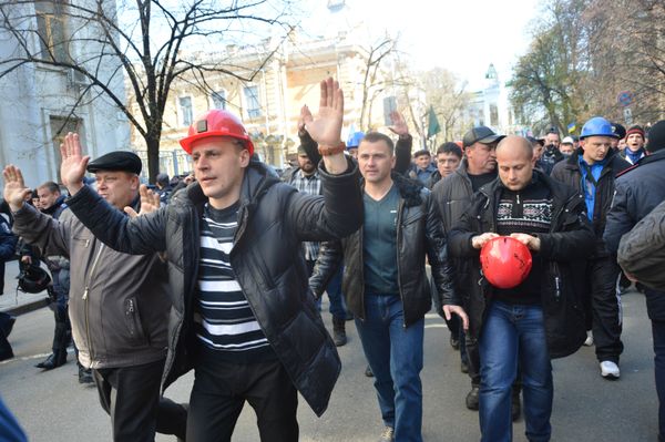 Акция протеста шахтеров у здания Верховной рады Украины Акция протеста шахтеров у здания Верховной рады Украины