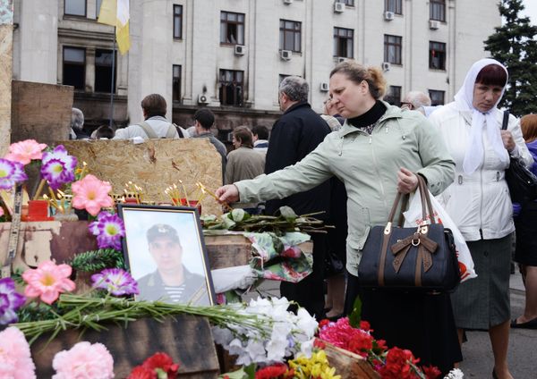 Траурные мероприятия у Дома профсоюзов в Одессе.