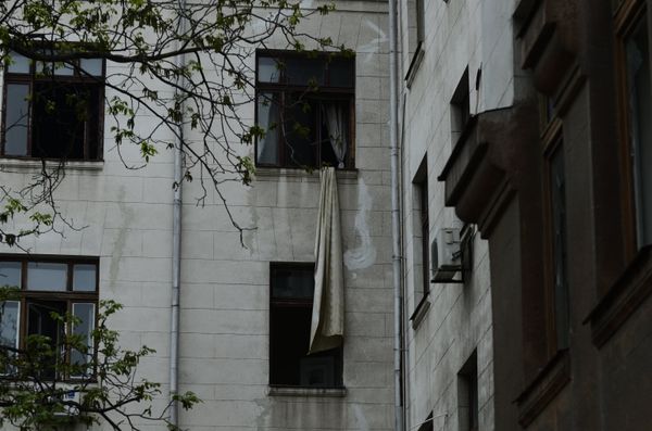 Цветы в память о погибших в результате пожара в Доме профсоюзов в Одессе Цветы в память о погибших в результате пожара в Доме профсоюзов в Одессе