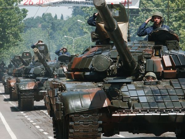 Бронетехника грузинских вооруженных сил на параде Бронетехника грузинских вооруженных сил на параде