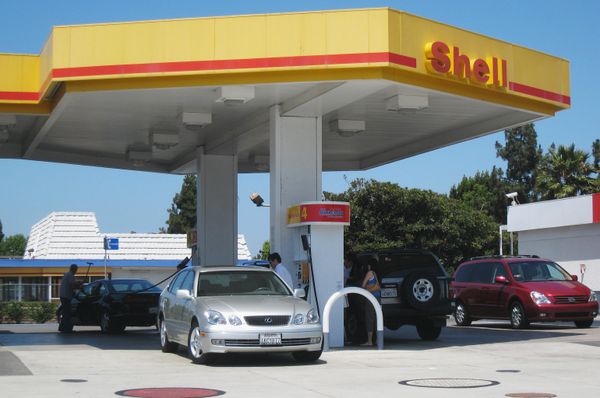 Автозаправочная станция концерна Shell