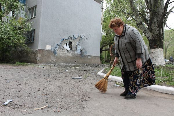 Последствия обстрелов в Донецке Последствия обстрелов в Донецке