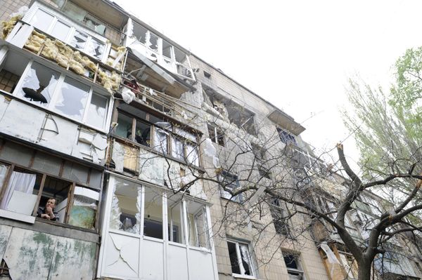 Последствия обстрелов в Донецке Последствия обстрелов в Донецке