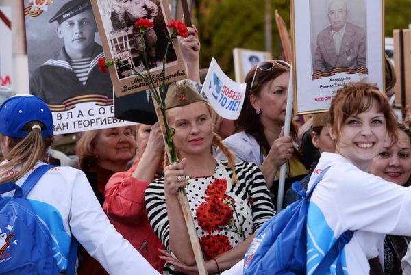 Шествие Региональной патриотической общественной организации Бессмертный полк Москва по Красной площади
